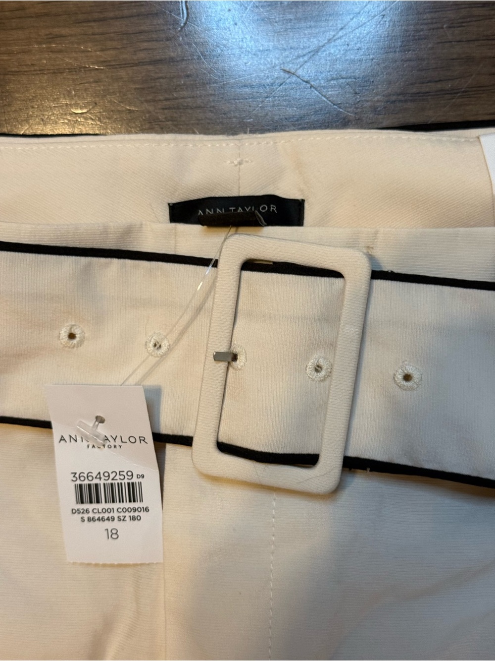 Ann Taylor Factory The Belted Short Size 18 Ivory Black Trim NWT - Picture 2 of 4